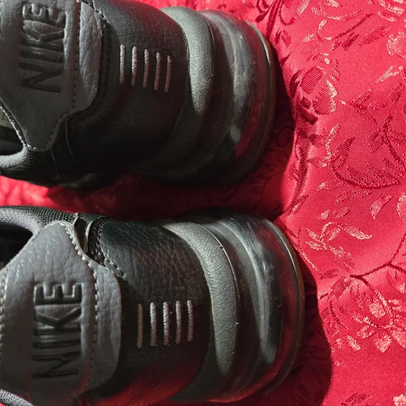 Nike Black Athletic Shoes with Air Max Cushioning - Picture 4 of 5